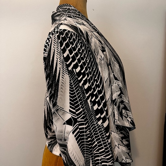 Abstract Cropped Cardigan - Picture 3 of 3